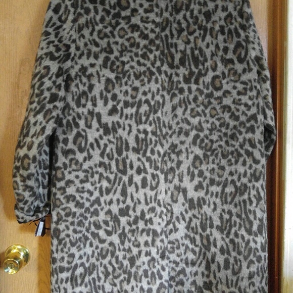 Cheetah gray long soft faux fur coat - Picture 6 of 7